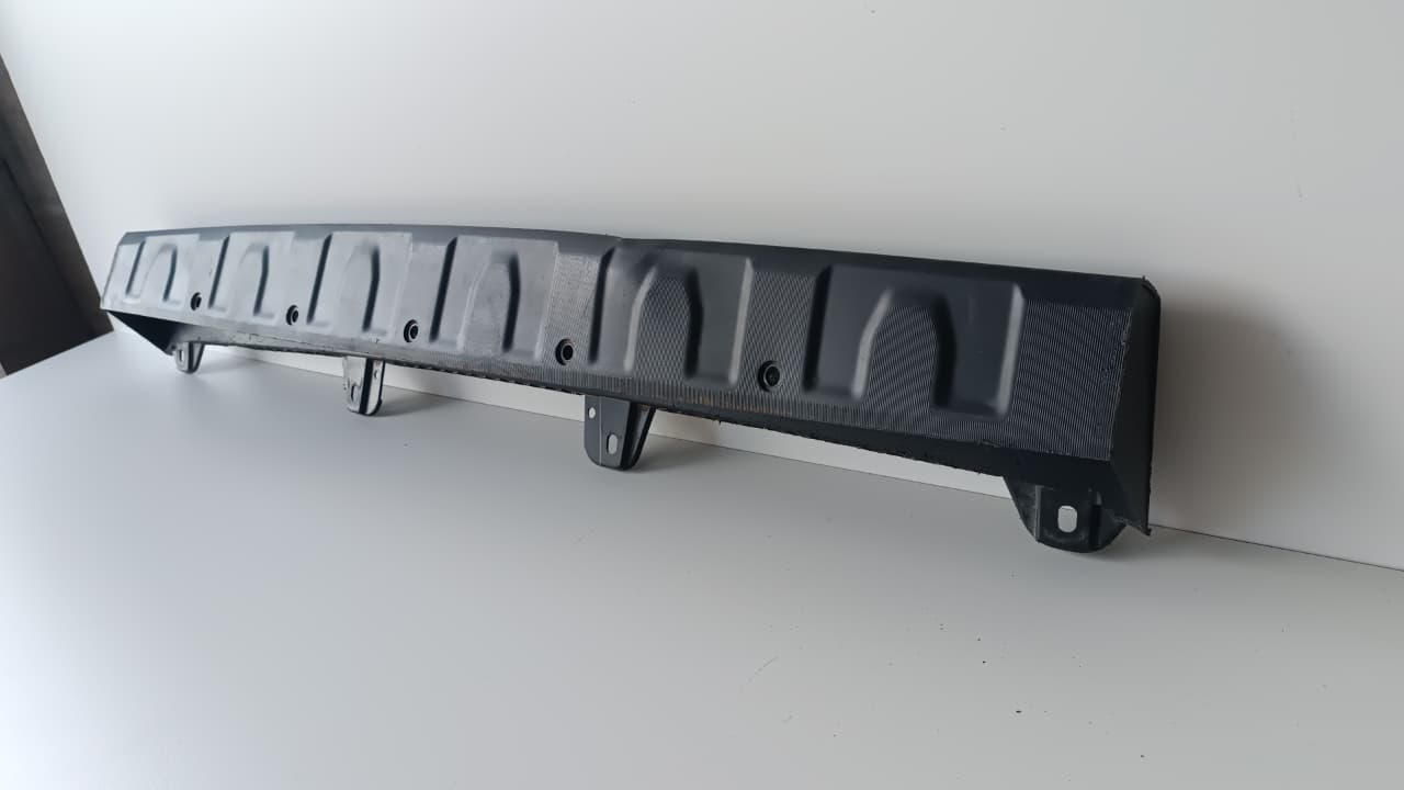 Moldura central para-choque traseiro Strada 2022/ 2021/ 2022/ 2023/ 2024/ 2025/ 2026 - 100253295