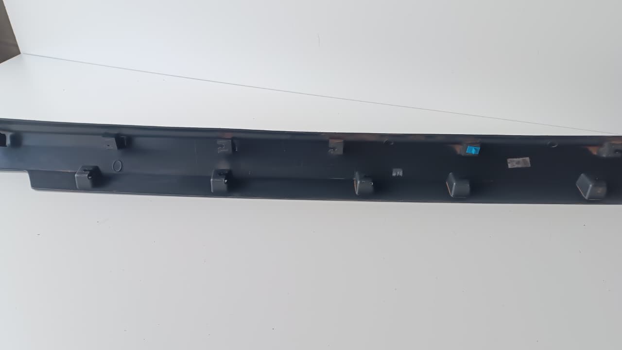 Spoiler lateral esquerdo Tracker 2021   PN 26227794  