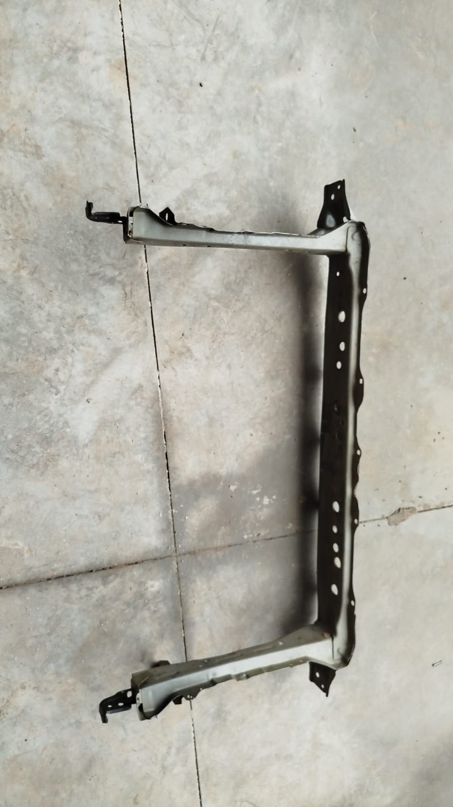 Travessa Inferior do Radiador Yaris