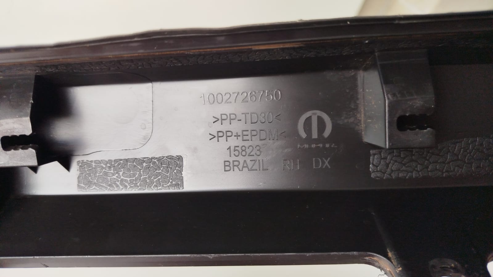 Spoiler lateral direito Fiat Fastback Audace 2023/ 2024/ 2025 - 1002726750